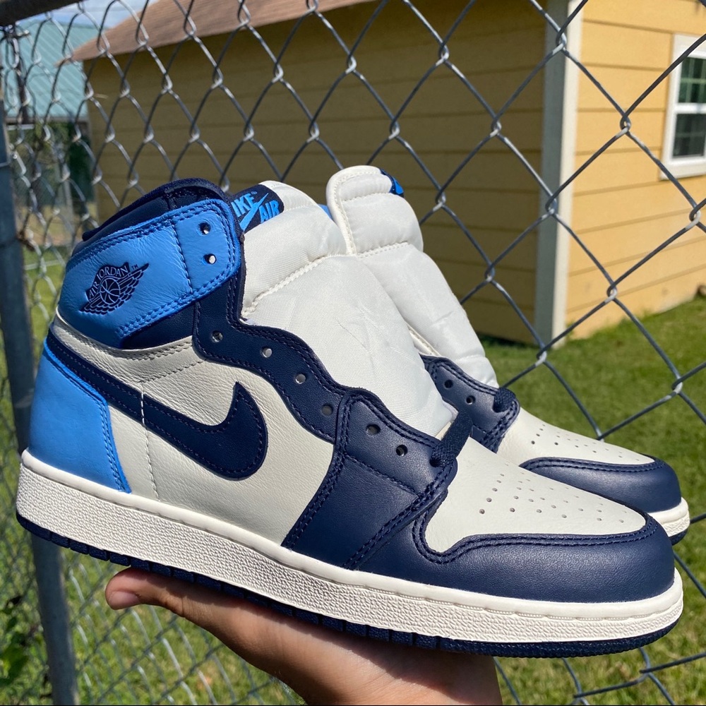 NEW Nike Air Jordan 1 High UNC Obsidian